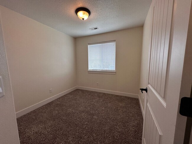 Building Photo - 193