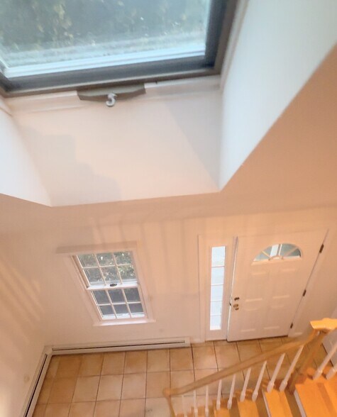 Building Photo - 94 Country Club Dr