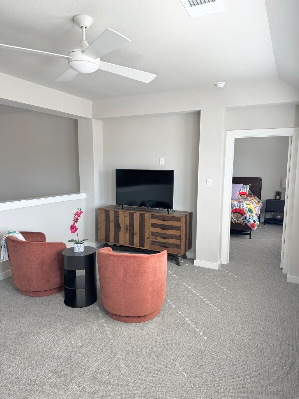 Building Photo - 2400 Elm Pl