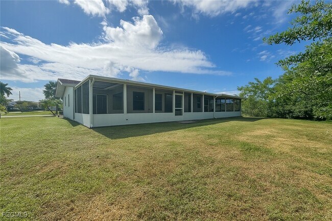 Building Photo - 109 SE 46th Ln