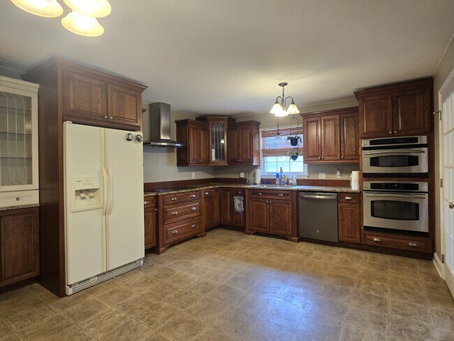 Building Photo - 232 Pebble Glen Dr