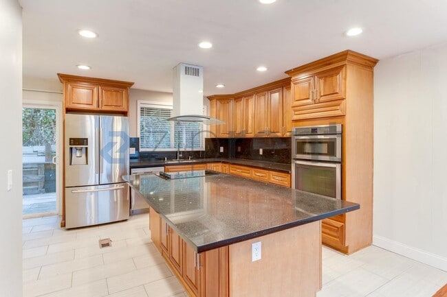 Building Photo - 10123 Cornell Ave S