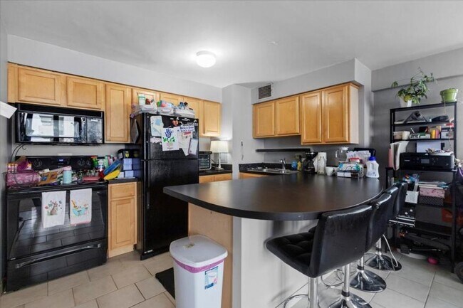 Building Photo - 1 bedroom in Chicago IL 60660