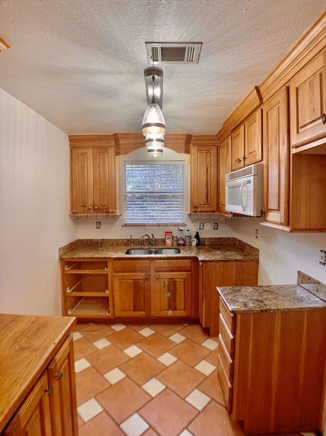 Building Photo - 1235 Virginia Dr