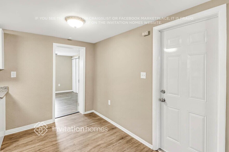 Building Photo - 9410 Rainbow Ln