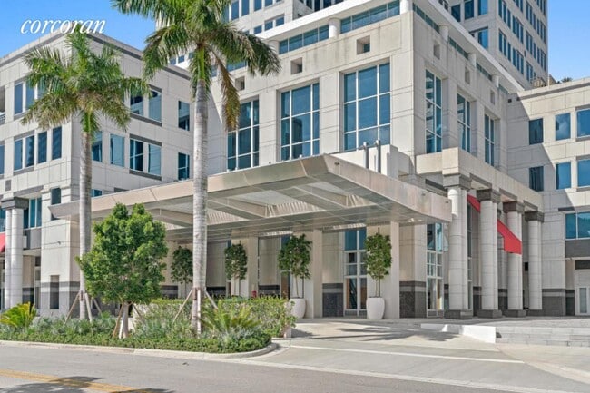 Building Photo - 222 Lakeview Ave