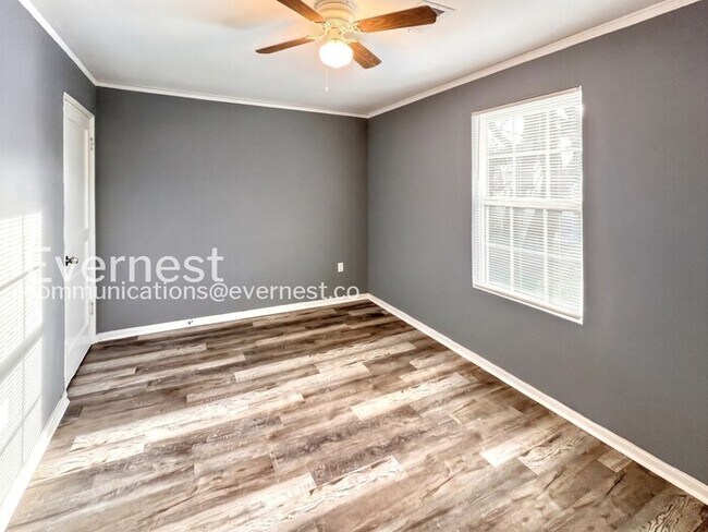 Building Photo - 40 Hiland Pl