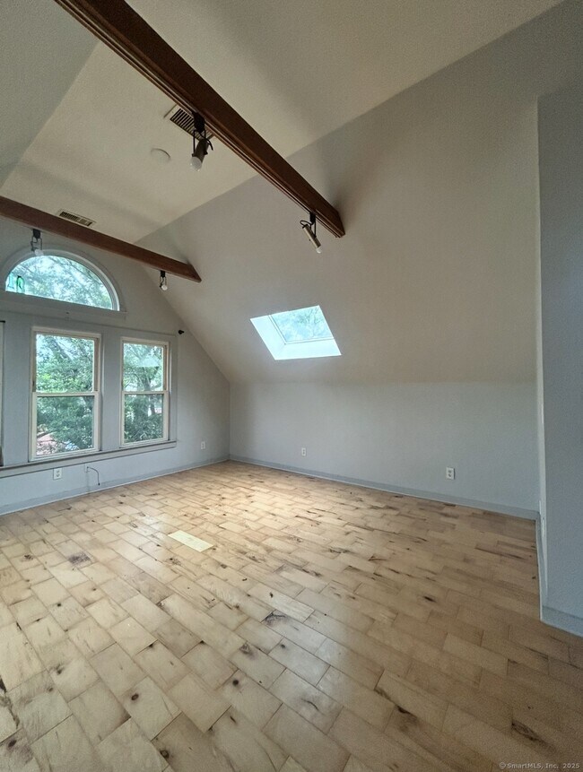 Building Photo - 530 Whalley Ave
