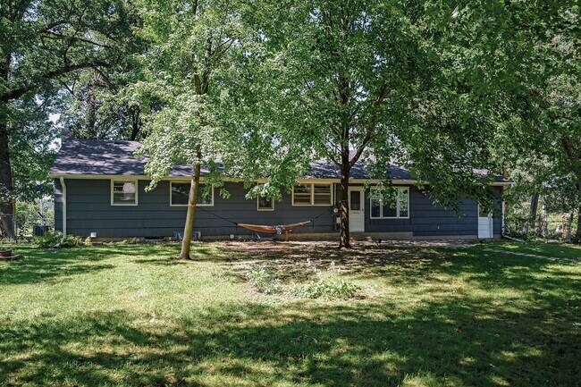 Building Photo - Gorgeous Shoreview House 3BR 1 Bath  Available Early May!
