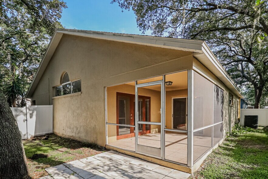 Building Photo - 4022 Fontana Pl