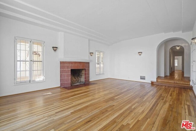 Building Photo - 1143 S Rimpau Blvd