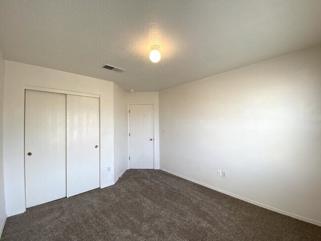 Building Photo - 2 STORY SW STYLE HOME W/LOFT