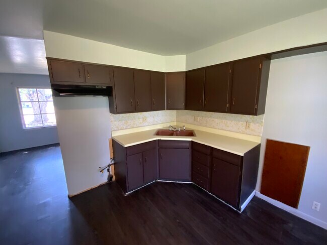 Building Photo - 917 Knollcrest Dr