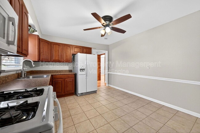 Building Photo - 207 Anistasia Dr