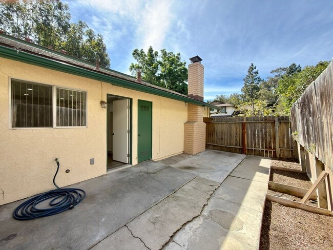 Building Photo - Spacious Townhome in Fire Mtn. w/ Attached Garage!