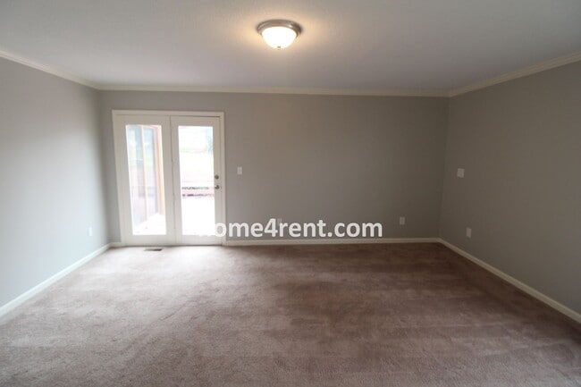 Building Photo - Gorgeous Lake Home w/ Beautiful Walking Tr...