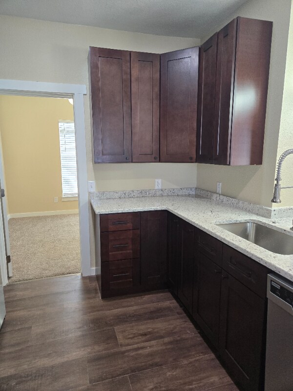 Building Photo - 105 Elbow Ct