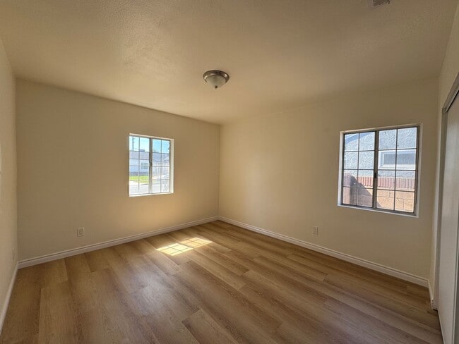 Building Photo - Single Family 3bd 2ba + Office Space