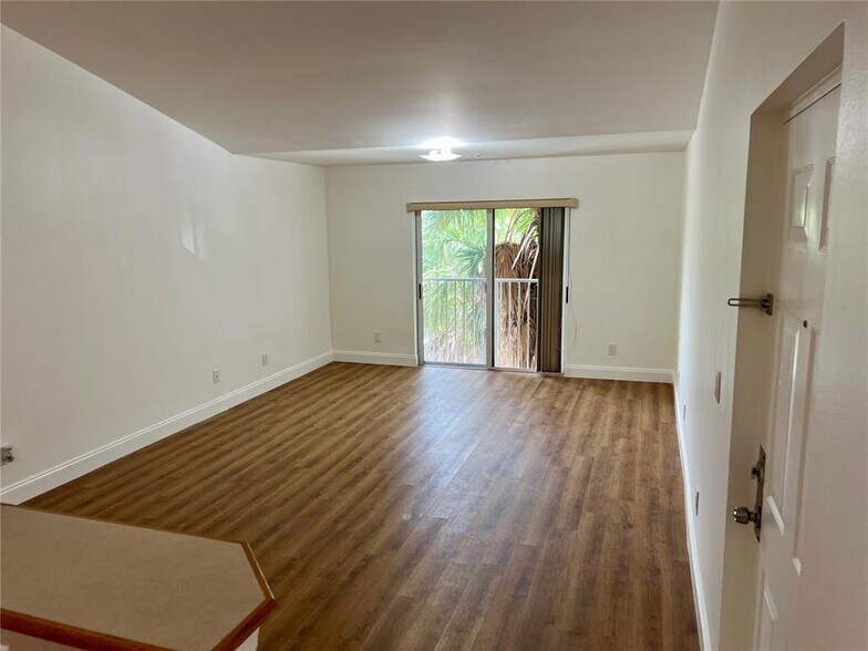 Building Photo - 9905 Westwood Dr