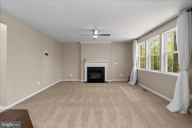 Building Photo - 920 St Martins Loop