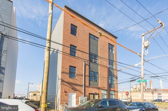 Building Photo - 1100 S 27th St