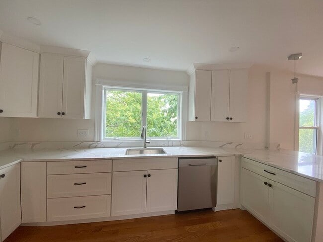 Building Photo - 444 Sumner St