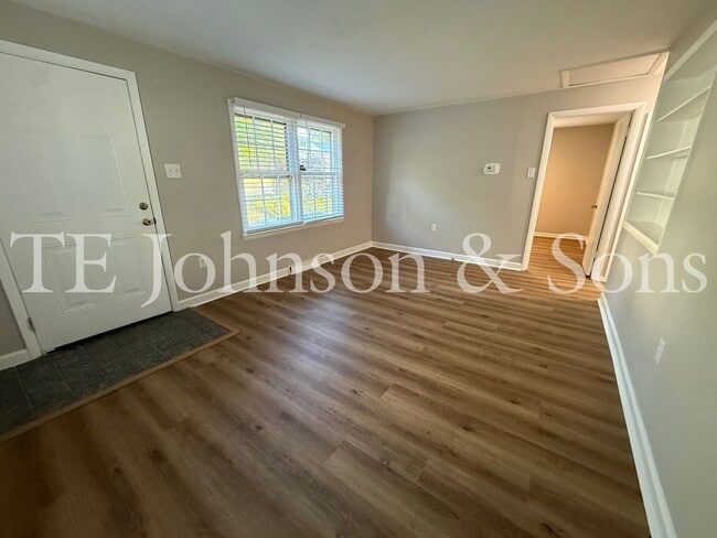 Building Photo - Charming 2 Bedroom Home with Basement & Modern Updates in Winston-Salem