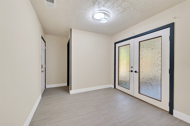 Building Photo - 7534 8 Willows Rd