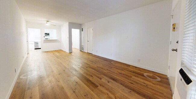 Interior Photo - 1815 N. Harvard Blvd