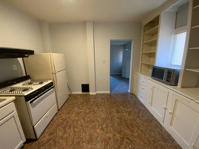 Building Photo - 1400 Bass Ave