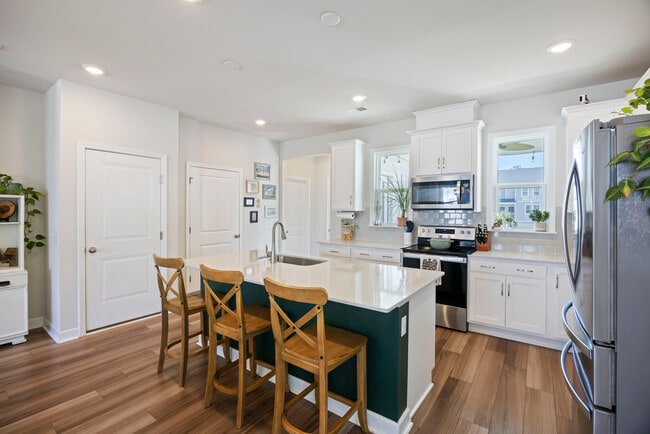 Building Photo - 210 Winding River Dr