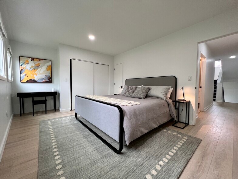 Building Photo - 323 Gross St