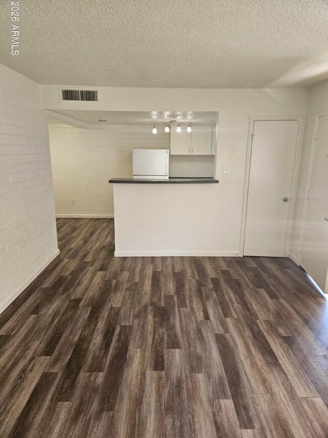 Building Photo - 521 E Bethany Home Rd