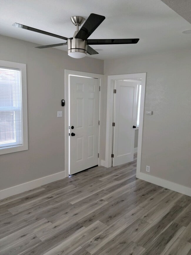 Building Photo - COMING MAY 4th Completley remodeled  individual Casitas casa