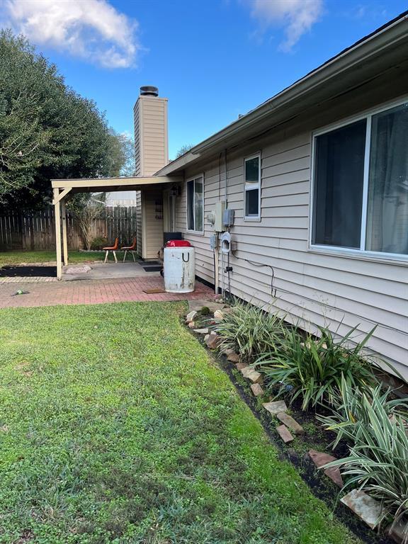 Building Photo - 715 N Rock Dr