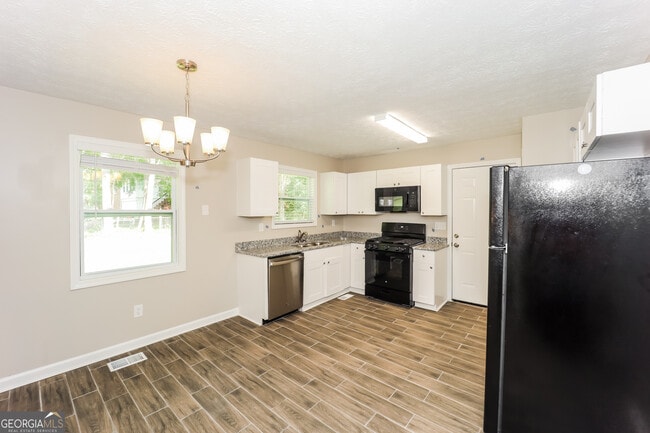 Building Photo - 9194 Greenwood Dr