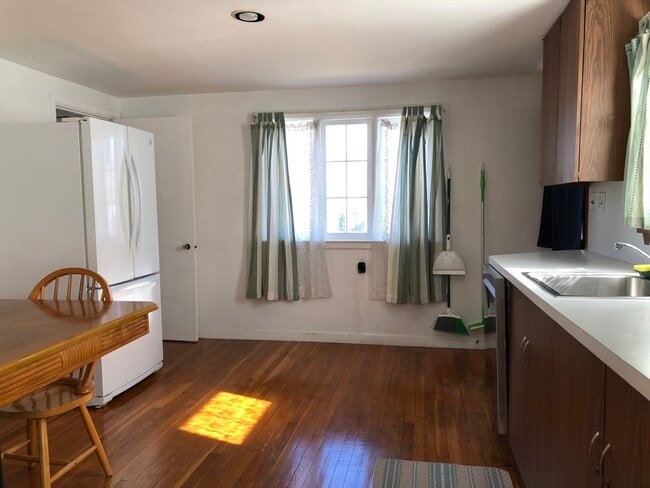 Building Photo - 43 Hillcroft Rd