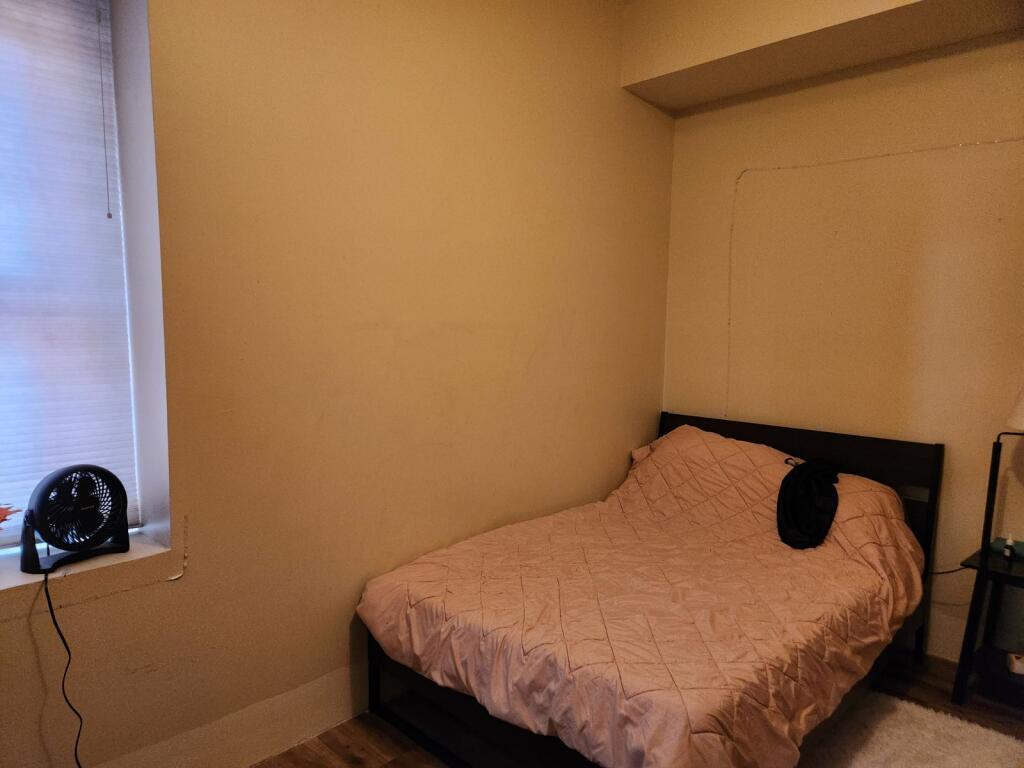 Building Photo - 196 Crown St