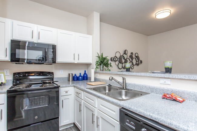 2 Br, Kitchen - Arbors of Sam Houston