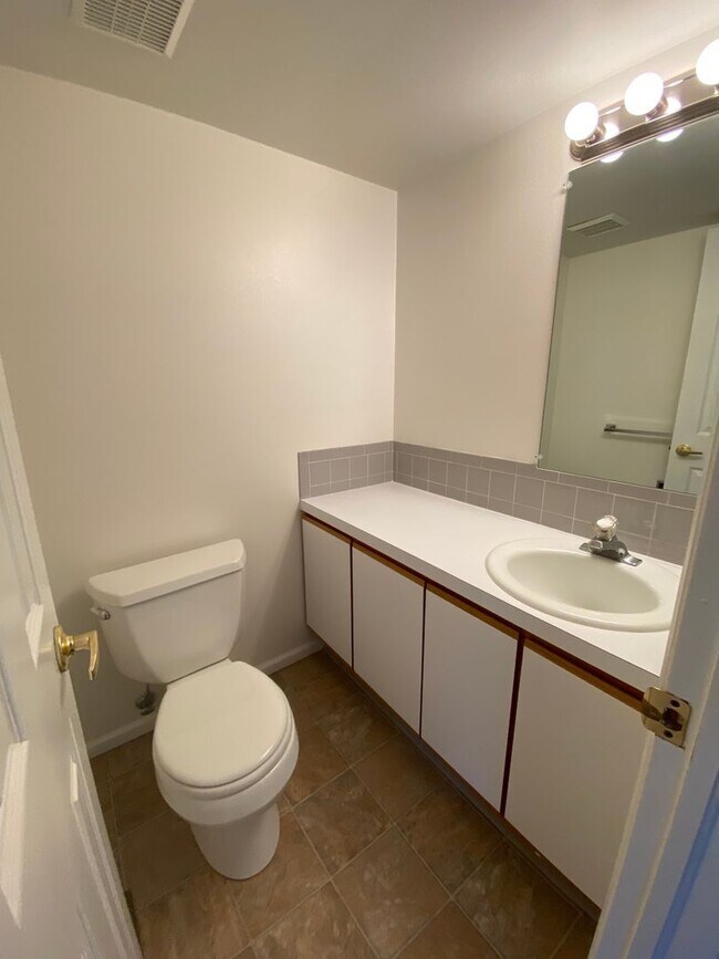 Building Photo - 2612 Somerville Ct