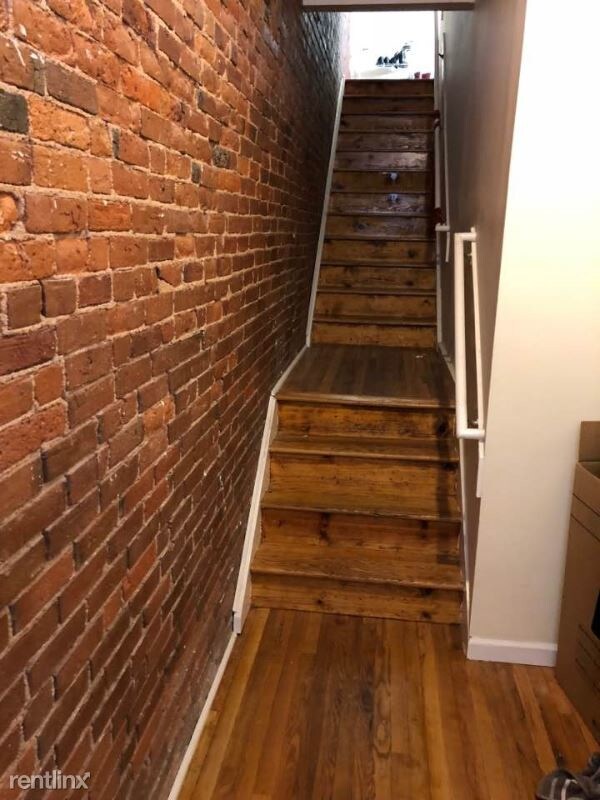 Building Photo - 583 Howard Ave