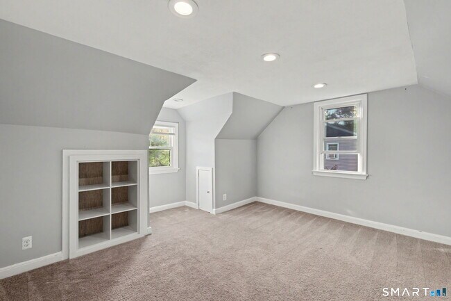 Building Photo - 142 N Taylor Ave