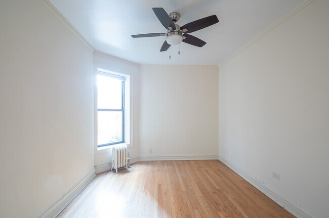 Building Photo - 1824 N Lincoln Park W