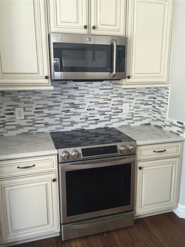 Building Photo - Upgraded 2BR/2BA Corner Unit in East Village – Close proximity to Petco Park w/ Parking & Amenities