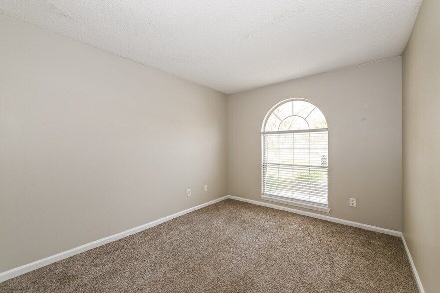 Building Photo - 11194 Mikris Dr S