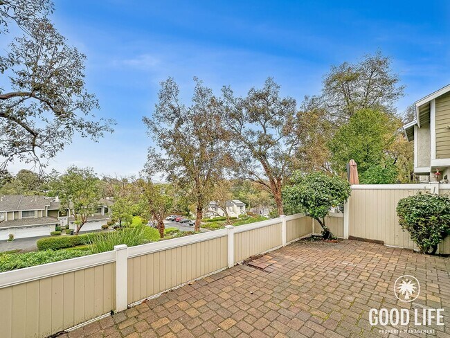 Building Photo - Mission Viejo Gem! Private Yard, Vaulted Ceilings & Resort-Style Pool + Spa