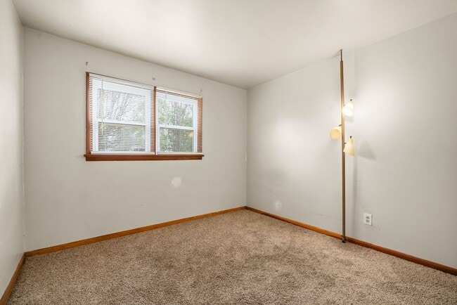 Building Photo - 2531 Thrush Dr