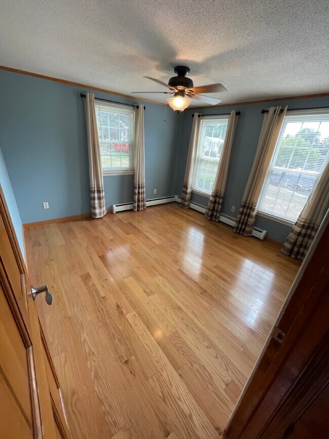 Building Photo - 27 St James Pl