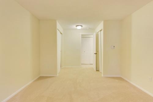 Building Photo - 2 bedroom in Bellevue WA 98007