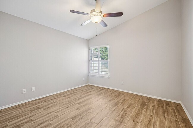 Building Photo - 127 Terrace Ln